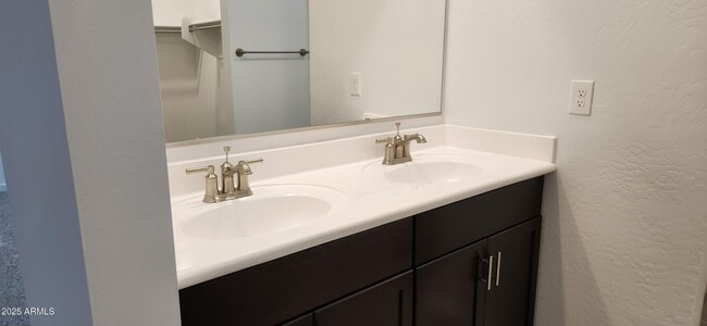 Building Photo - 20775 N Roadrunner Ln