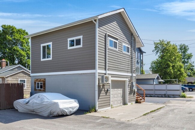 Building Photo - Modern One-Bedroom Above-Garage Apartment in Central Missoula