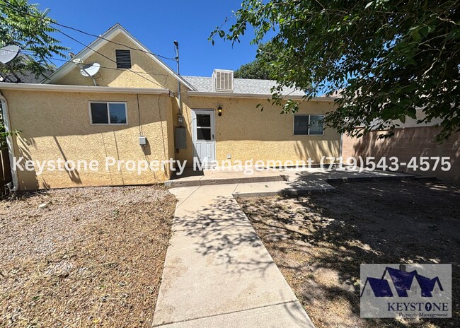 Building Photo - Near Parkview Hospital 3 Bed, 1 Bath Home W/D, Dishwasher Included $1600/$1600