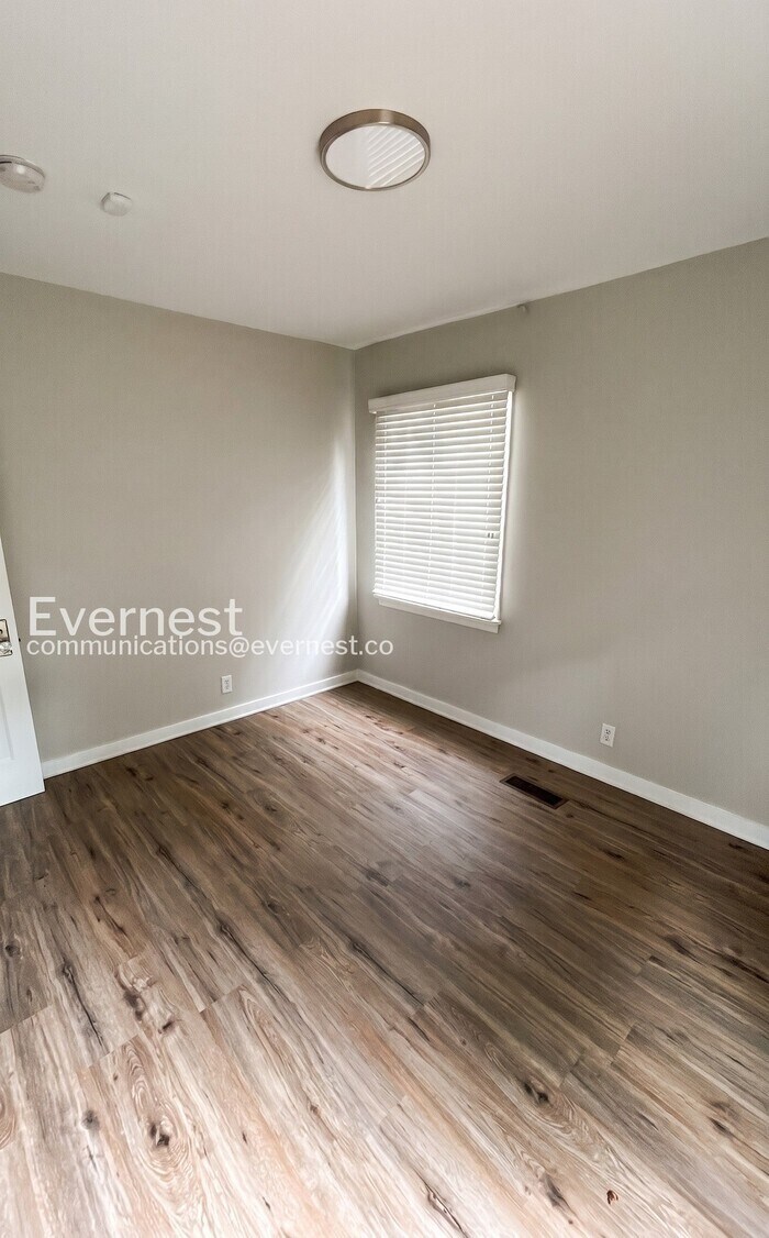 Building Photo - 425 87th St S