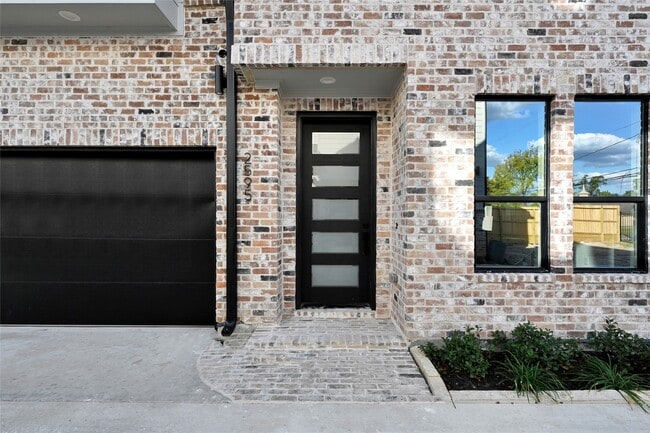 Building Photo - 2595 Paul Quinn St