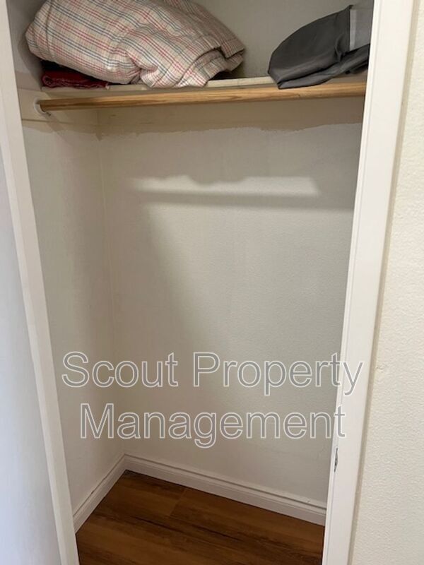 Building Photo - 445 Island Ave