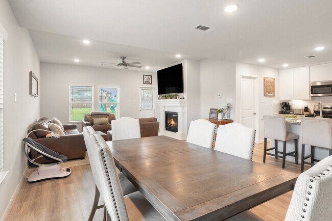 Building Photo - 2513 Malibu Gln Dr