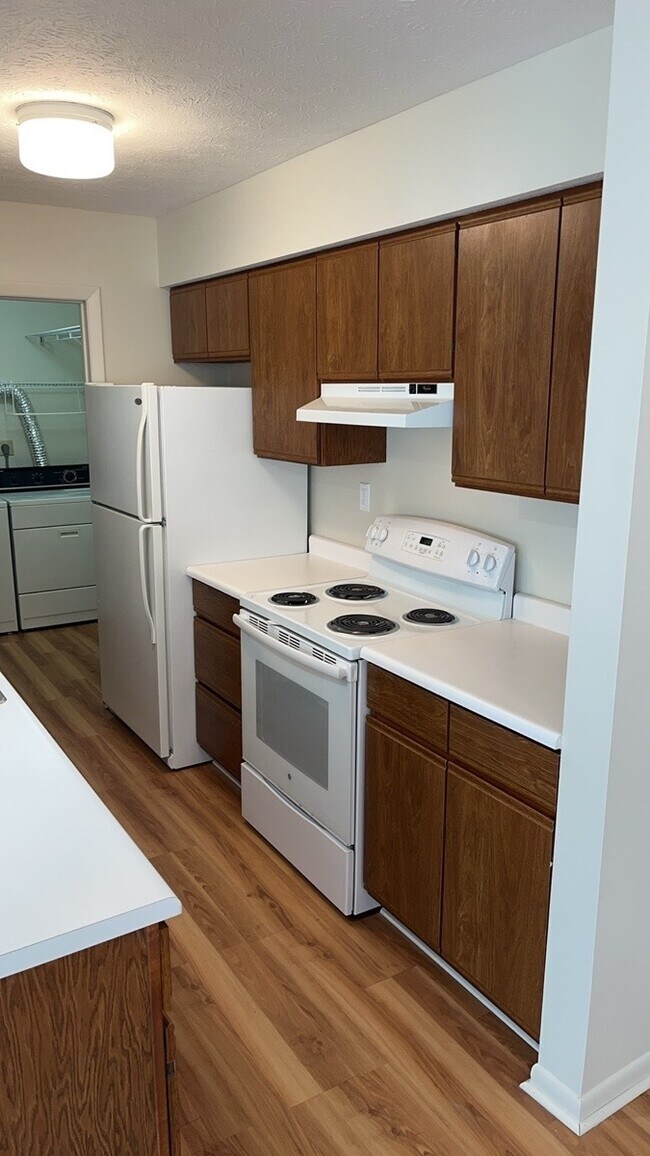 Building Photo - 1420 Lake Pointe Way