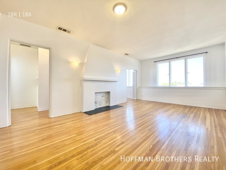 Building Photo - 7575 Melrose Ave