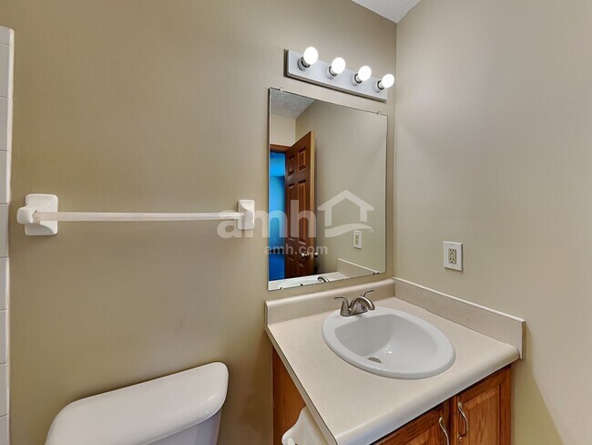 Building Photo - 468 McPherson Dr