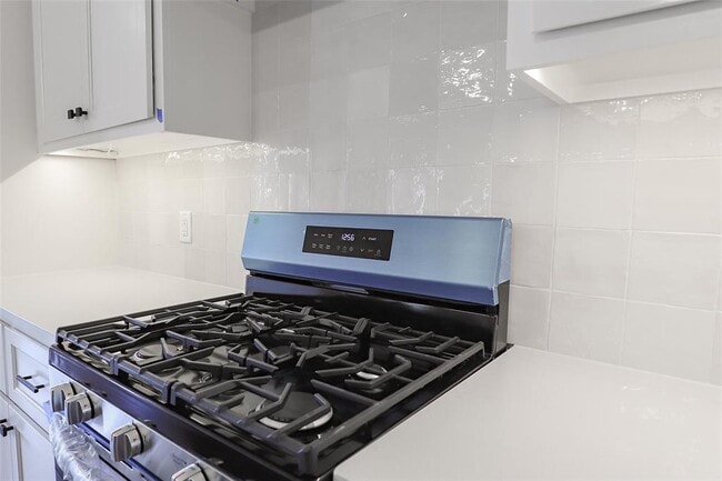 Building Photo - 8201 Mountain Oak Dr