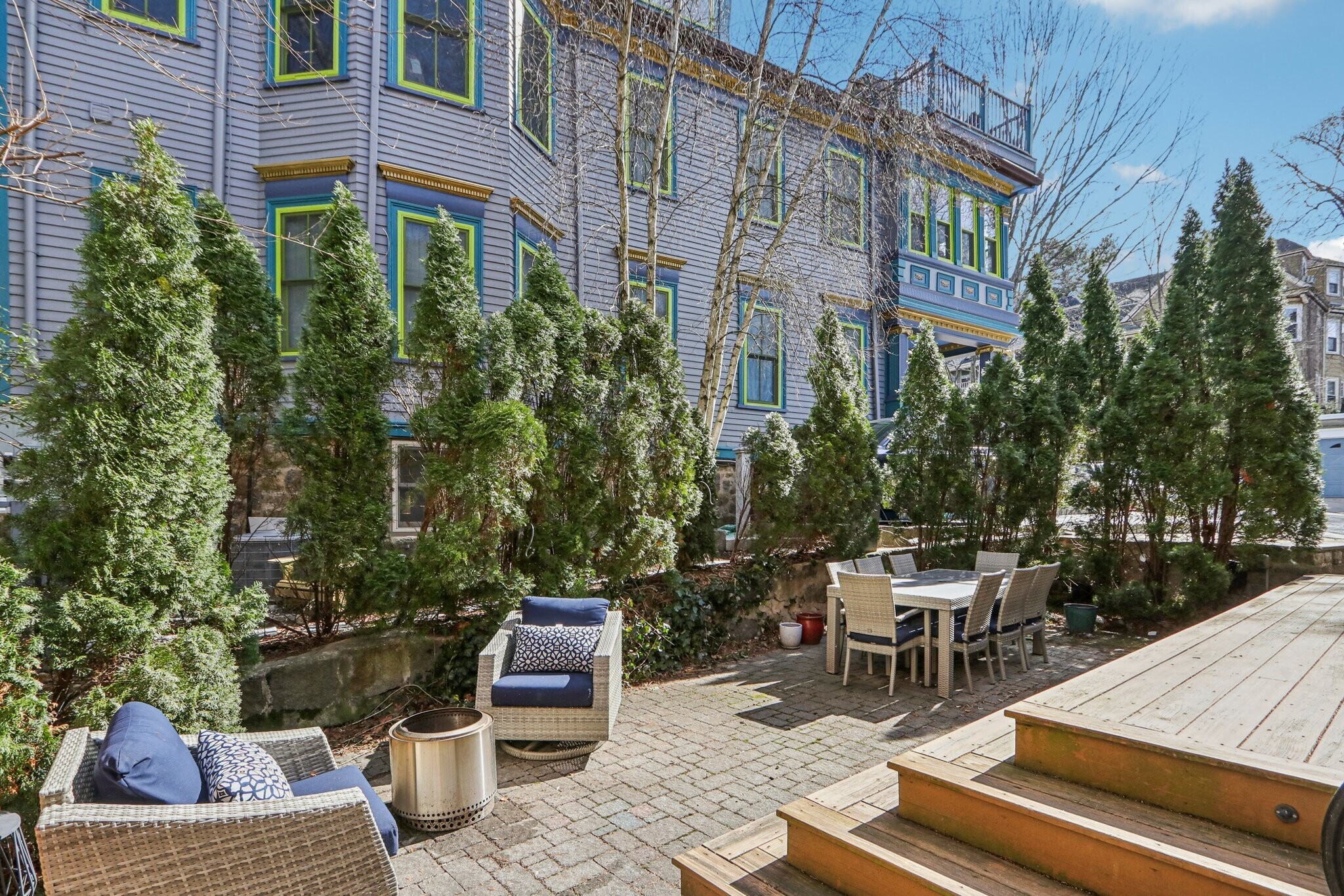 Building Photo - 424 Centre St