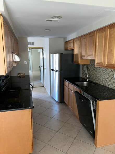 Building Photo - 232 Fir Tree Ct