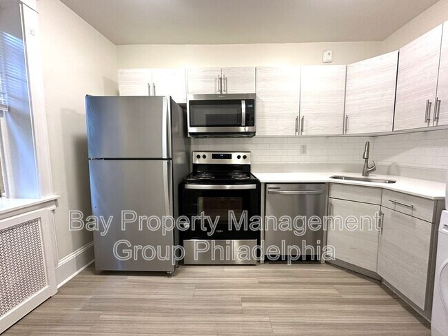 Building Photo - 2809 W Queen Ln
