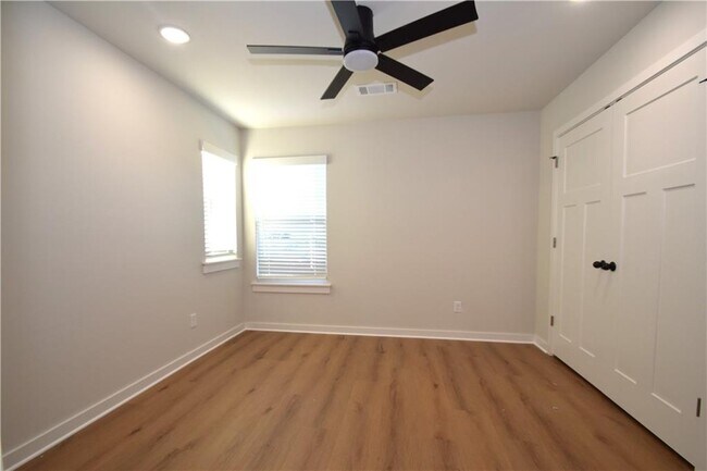 Building Photo - 540 Cosmos St