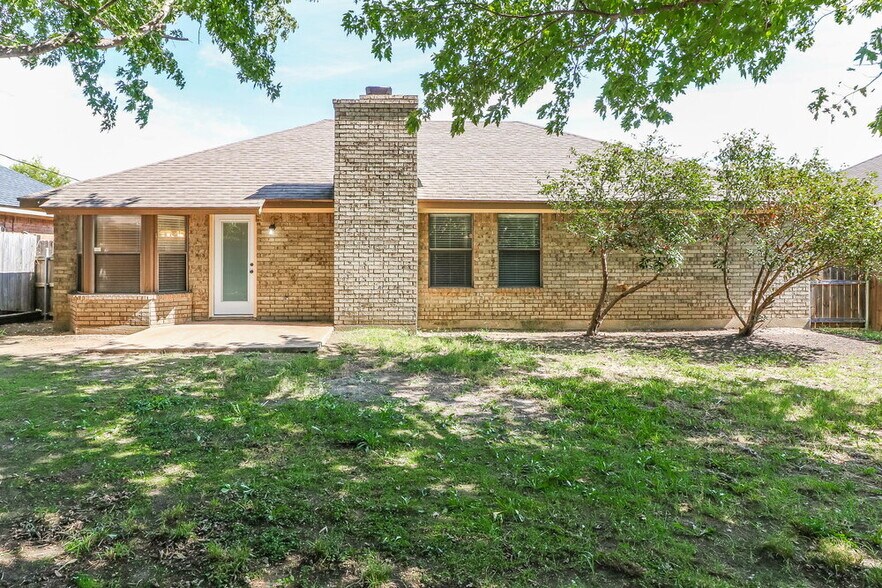 Building Photo - 6214 Lotus Dr