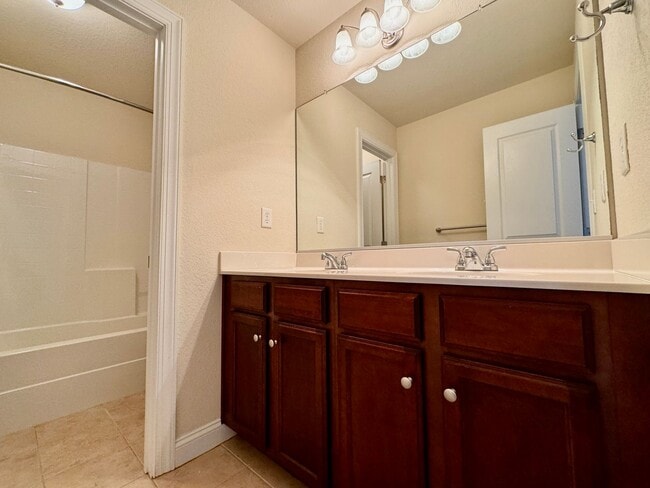 Building Photo - 4-Bedroom Home Ready 07-10-26!! Gourmet Kitchen - Fenced Backyard - Pet Friendly!