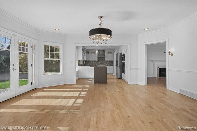 Building Photo - 2120 Buckingham Ave