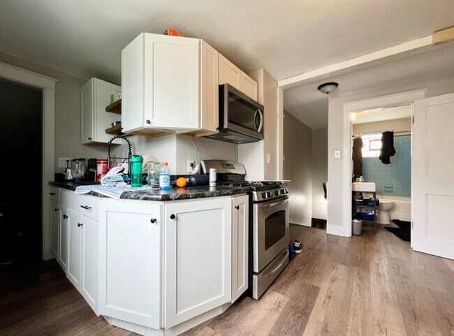 Building Photo - 437 S 73rd St