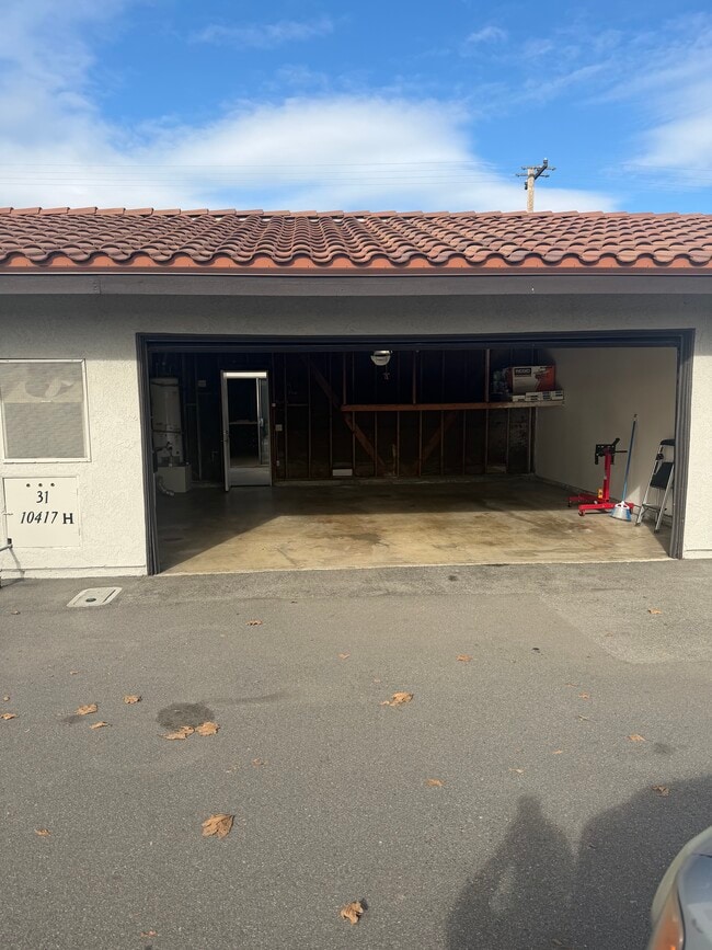 Building Photo - 10417 Hayford St