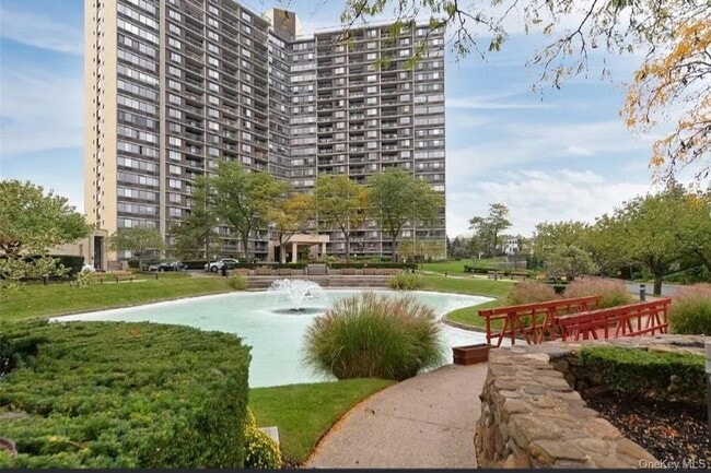 Primary Photo - 1 Bay Club Dr