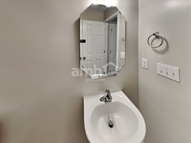 Building Photo - 15709 Lakepoint Forest Dr