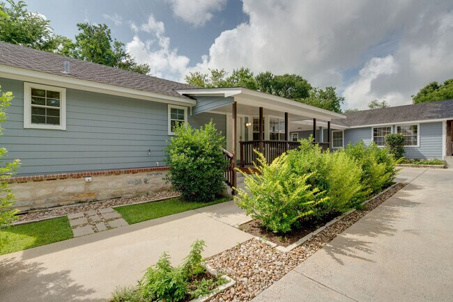 Building Photo - 2609B Wheless Ln
