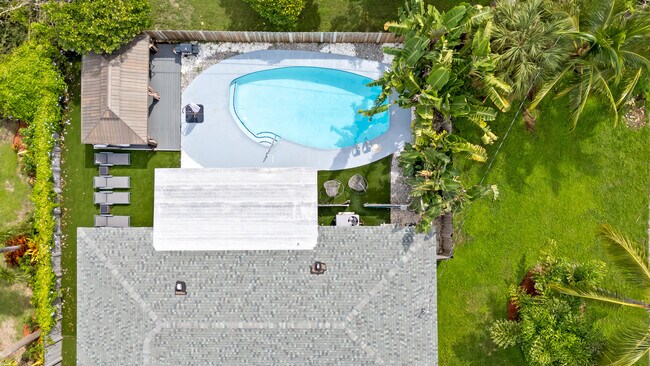 Building Photo - 1800 NE 28th Ave