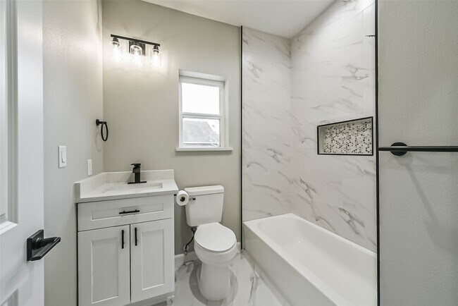 Building Photo - 3007 Bringhurst St