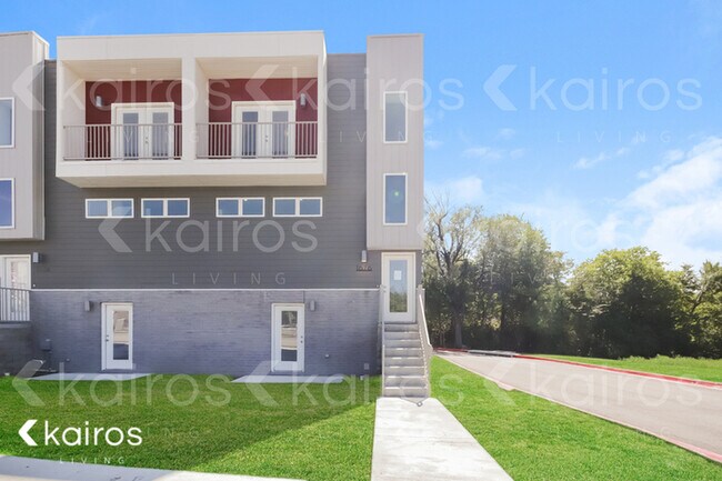 Primary Photo - 1676 S. Razorback Road