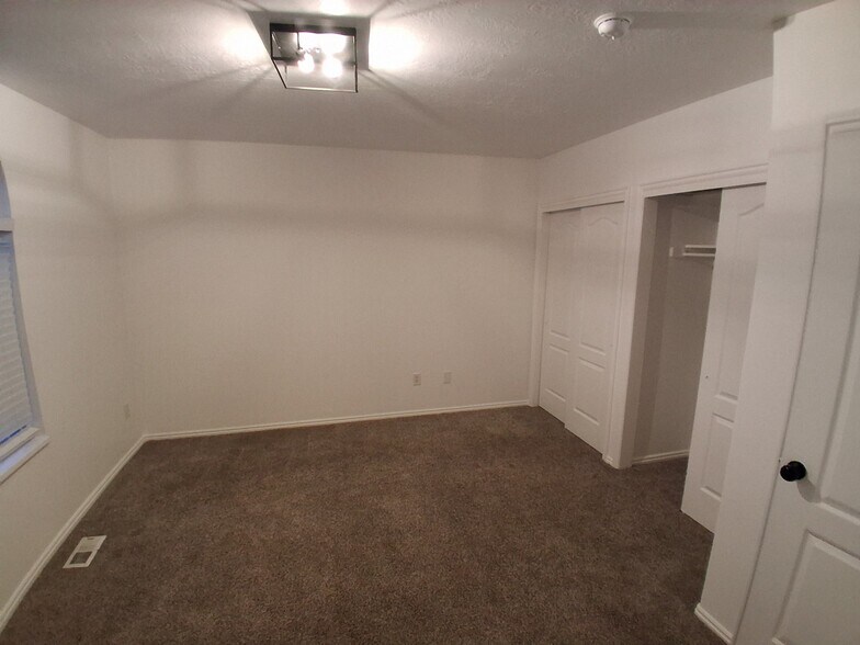 Building Photo - 5600 3100 S