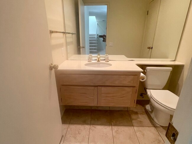 1st floor half bathroom - 1915 Discovery Village Ln