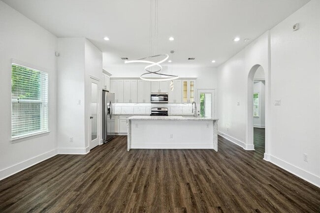 Building Photo - 5041 Mallow St
