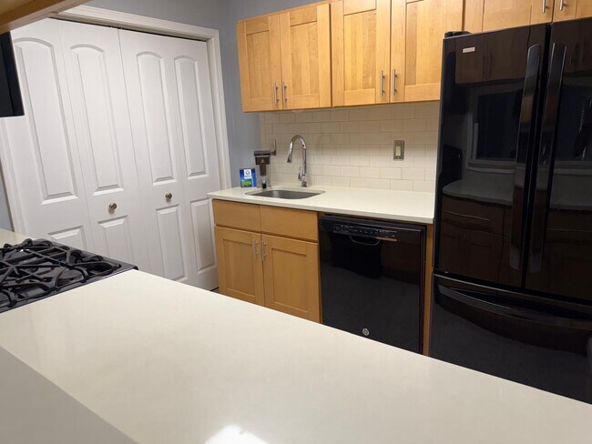 Building Photo - 202 Dunbar Dr