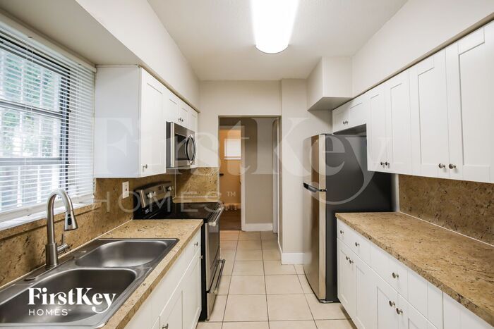 Building Photo - 810 NW 186th Dr