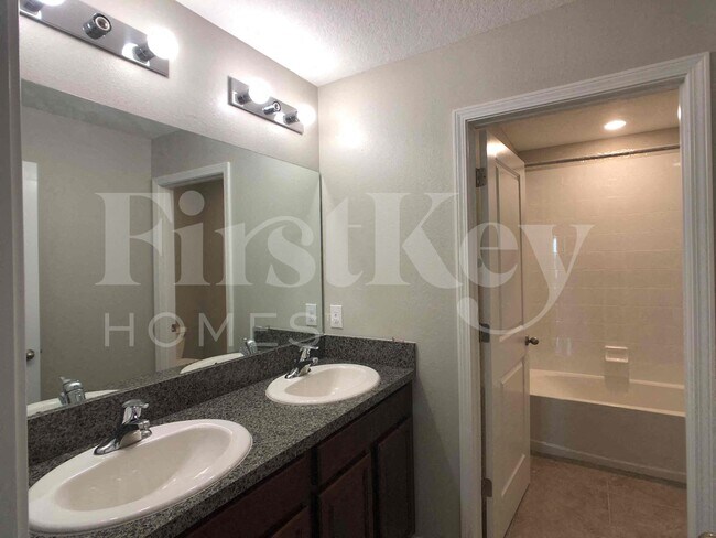 Building Photo - 10001 RoseMary Leaf Ln