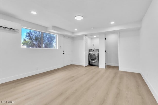 Building Photo - 3485 Shamrock Ave