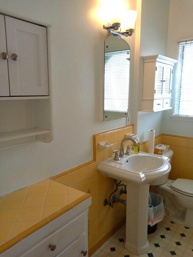BATHROOM - 442 S Palm Dr