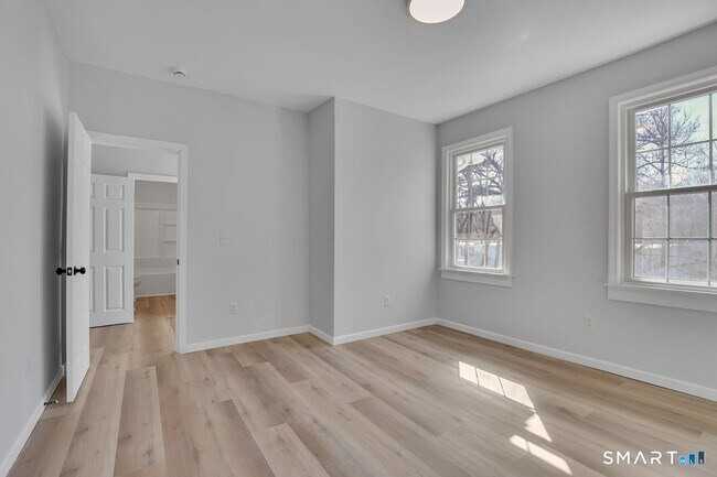 Building Photo - 192 Hartford Rd