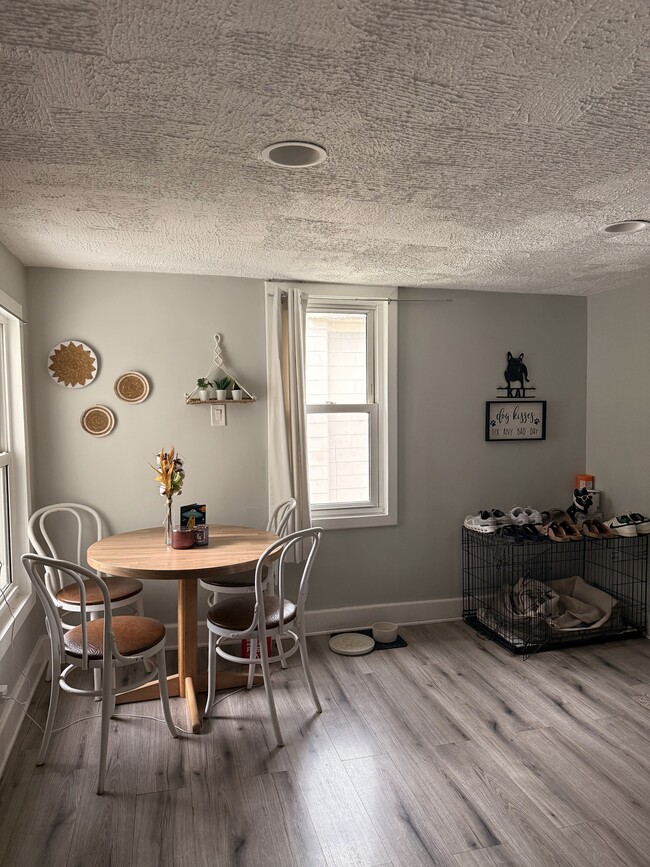 Building Photo - 1015 N Main St