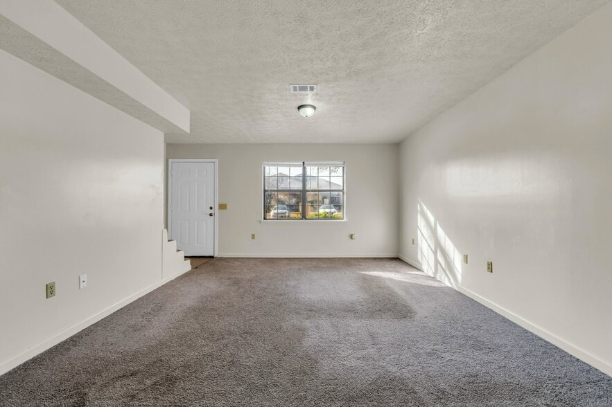 Building Photo - 164 High St