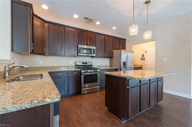 Building Photo - 302 Milton Ct