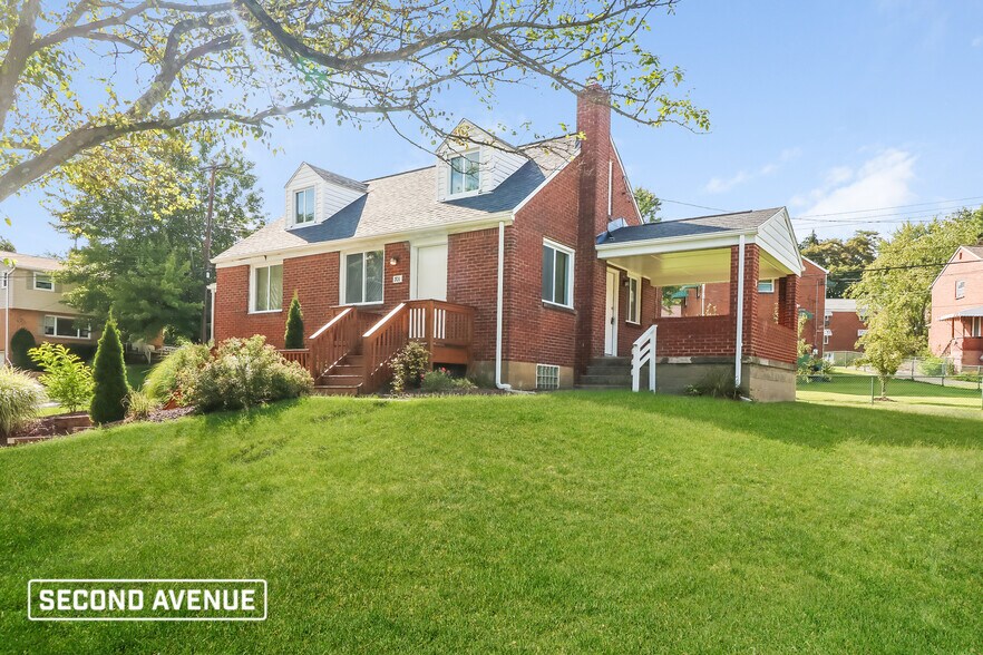 Building Photo - 701 Crestview Dr