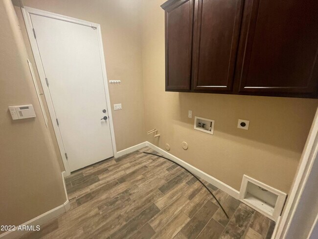Building Photo - 4263 E Maplewood Ct
