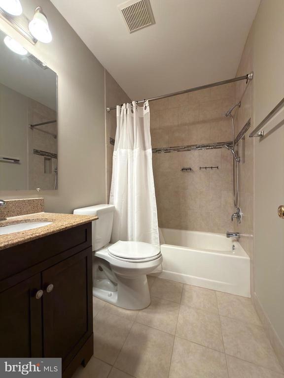 Building Photo - 7684 Green Garland Dr