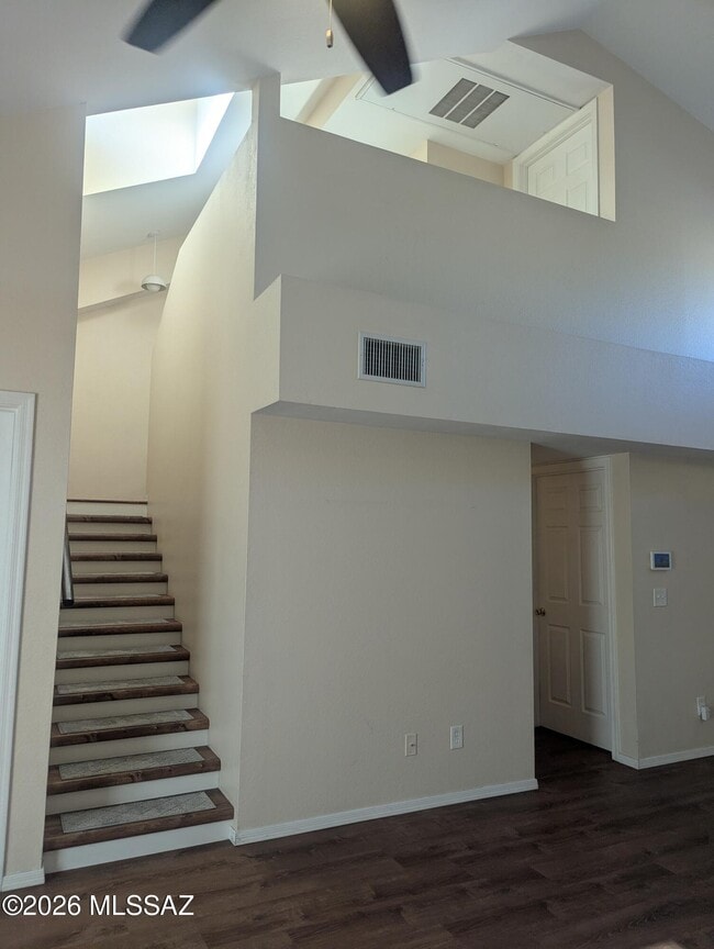 Building Photo - 2717 N Pacific Dr