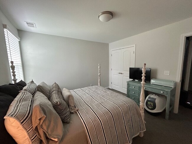 Building Photo - Perfect blend of luxury and comfort