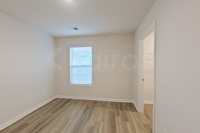 Building Photo - 121 Overstreet Way