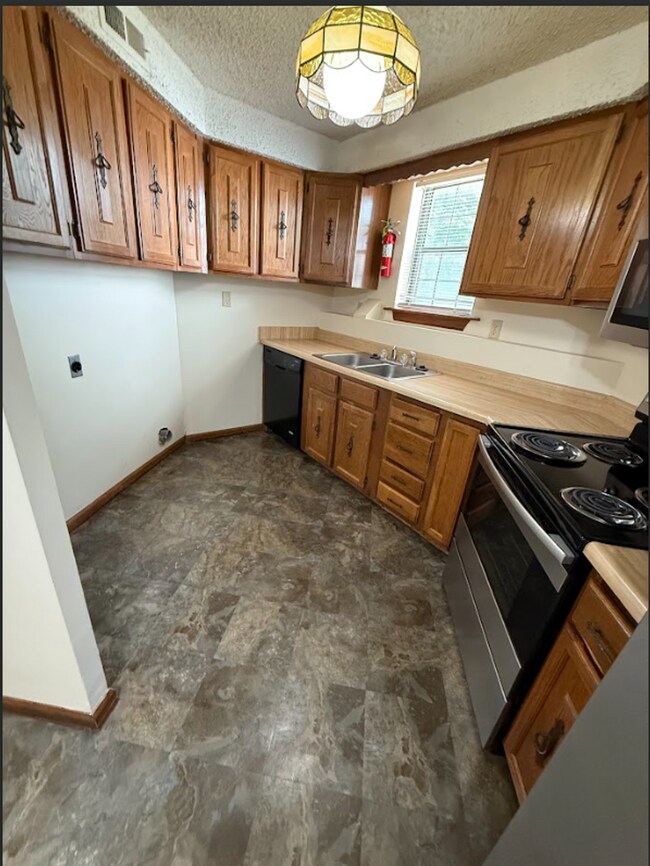 Building Photo - Now Leasing: Spacious 2-Bedroom, 1.5 or 2-Bath Units in a Prime Location!