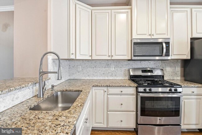 Building Photo - 7855 Port Capital Dr