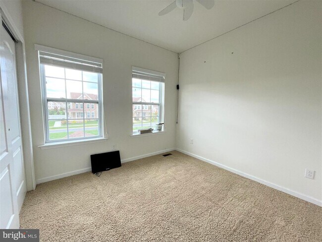 Building Photo - 283 N Bayberry Pkwy
