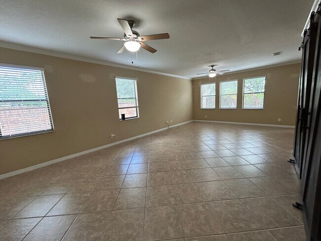 Building Photo - Available Mid May! Spacious 4/2 Single Fam...