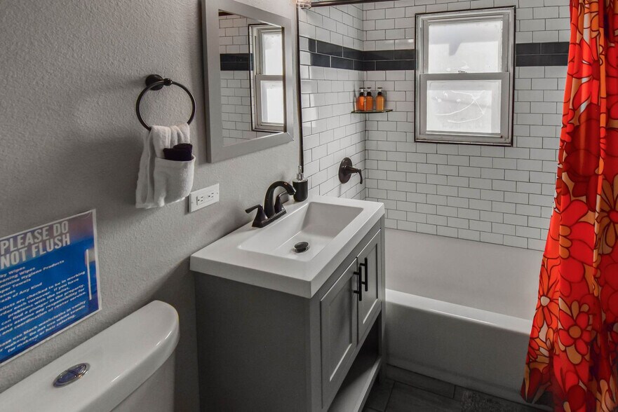 Building Photo - 730 E Alameda Ave