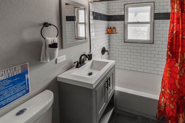 Building Photo - 730 E Alameda Ave